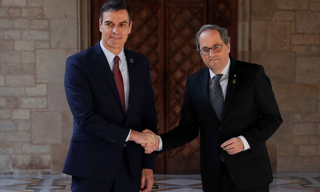 Primeiro-ministro espanhol Pedro Sanchez and líder catalão Quim Torra Foto: Albert Gea / REUTERS