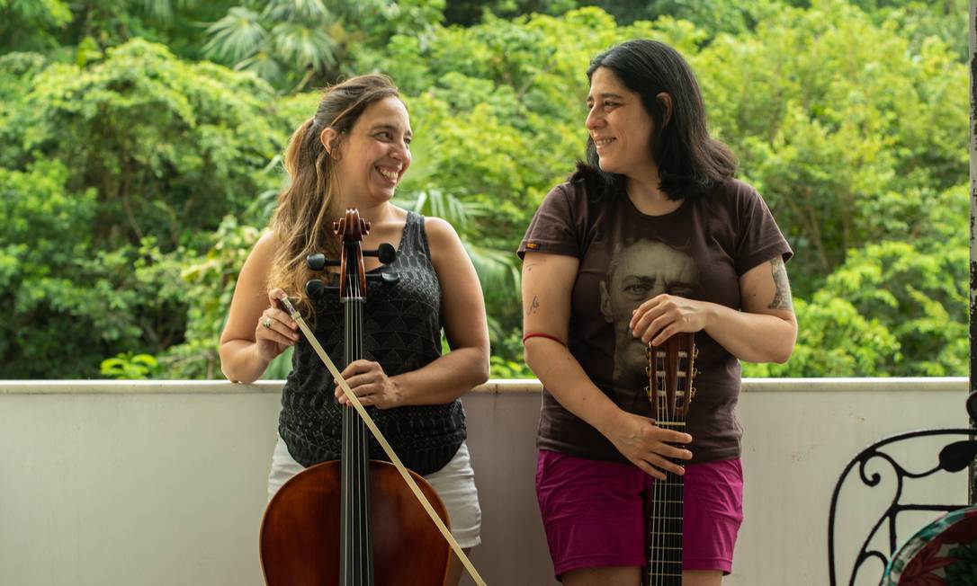 Valeria Tartara, com o violoncelo, e Araceli Matus, com o violão Foto: BRENNO CARVALHO / Agência O Globo