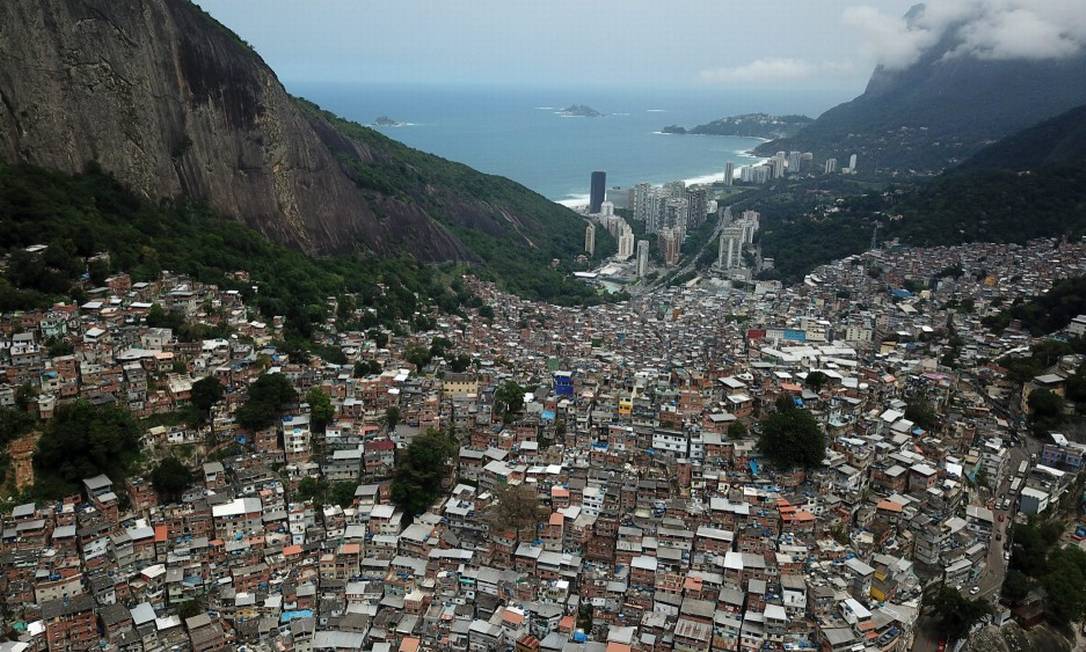A favela da Rocinha, na Zona Sul do Rio Foto: Custódio Coimbra / Agência O Globo