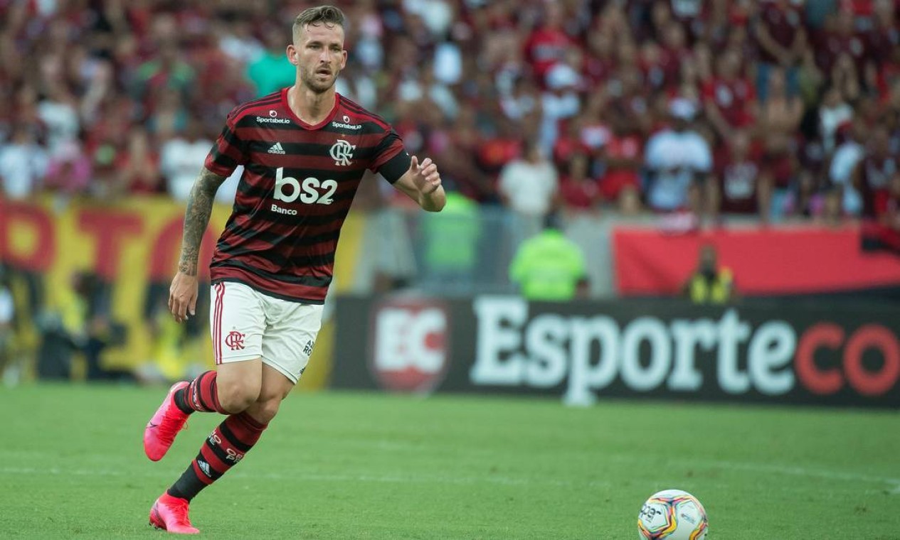 Léo Pereira critica sistema defensivo do Flamengo por lances de