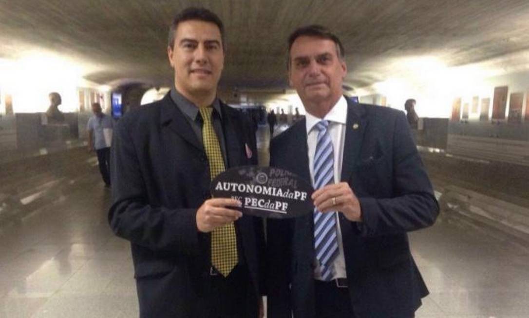 Em 2016, Blatt recorreu aos Bolsonaro para obter apoio para a PEC da Autonomia, reivindicação da categoria para que a corporação tenha autonomia total em relação ao governo Foto: Reprodução/Facebook 