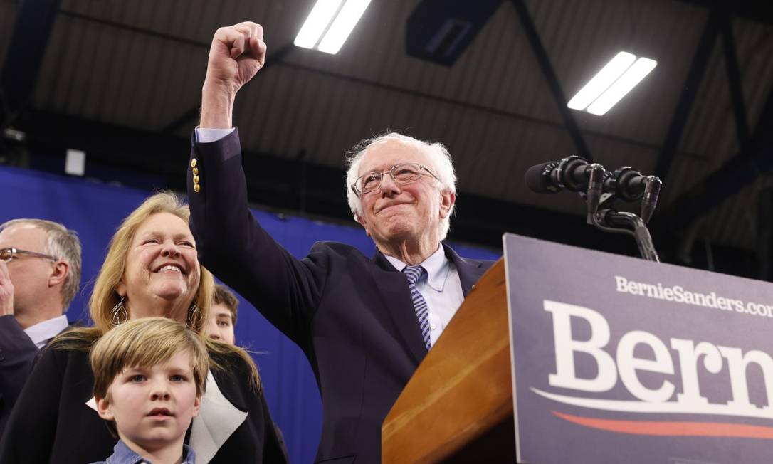 Sanders comemora vitória na primária de New Hampshire Foto: MIKE SEGAR / REUTERS