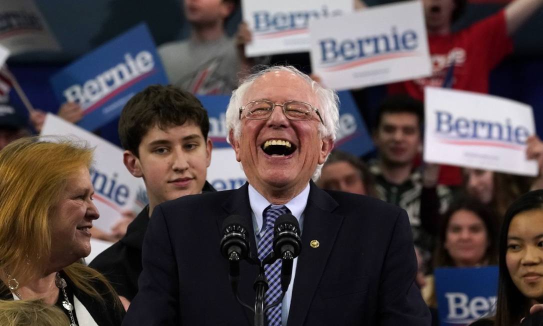 Bernie Sanders comemora vitória em New Hampshire Foto: TIMOTHY A. CLARY / AFP / 11-02-2020