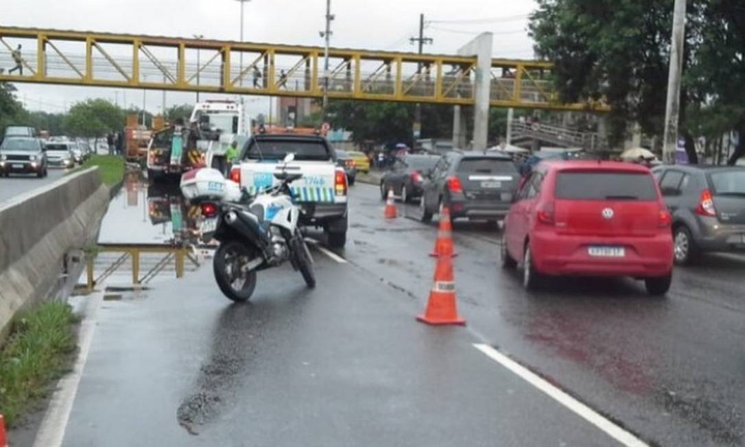 Acidente fecha a Ayrton Senna e causa nó no trânsito - Jornal O Globo