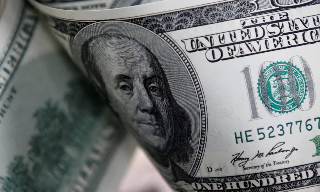 Analistas avaliam que cotação do dólar pode chegar a até R$ 4,45 Foto: Lee Jae Won / Reuters