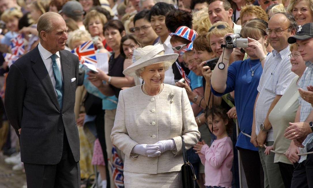 Príncipe Phillip com a esposa, a rainha Elizabeth, da Inglaterra Foto: Fiona Hanson / AFP