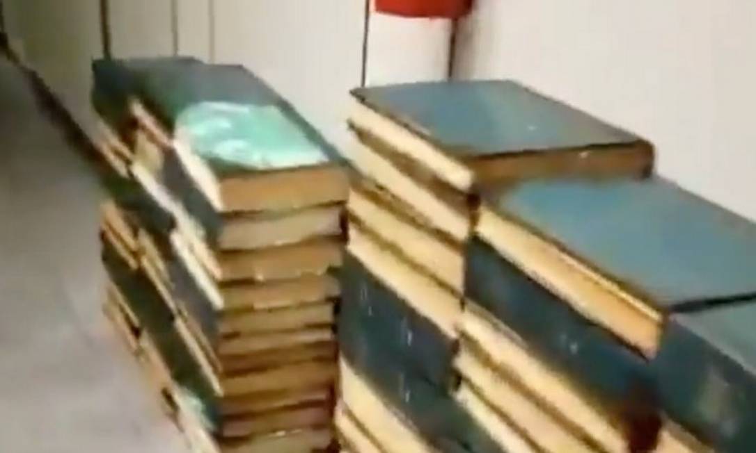 Livros no chão do Planalto, para abrigar biblioteca presidencial Foto: Reprodução / Twitter