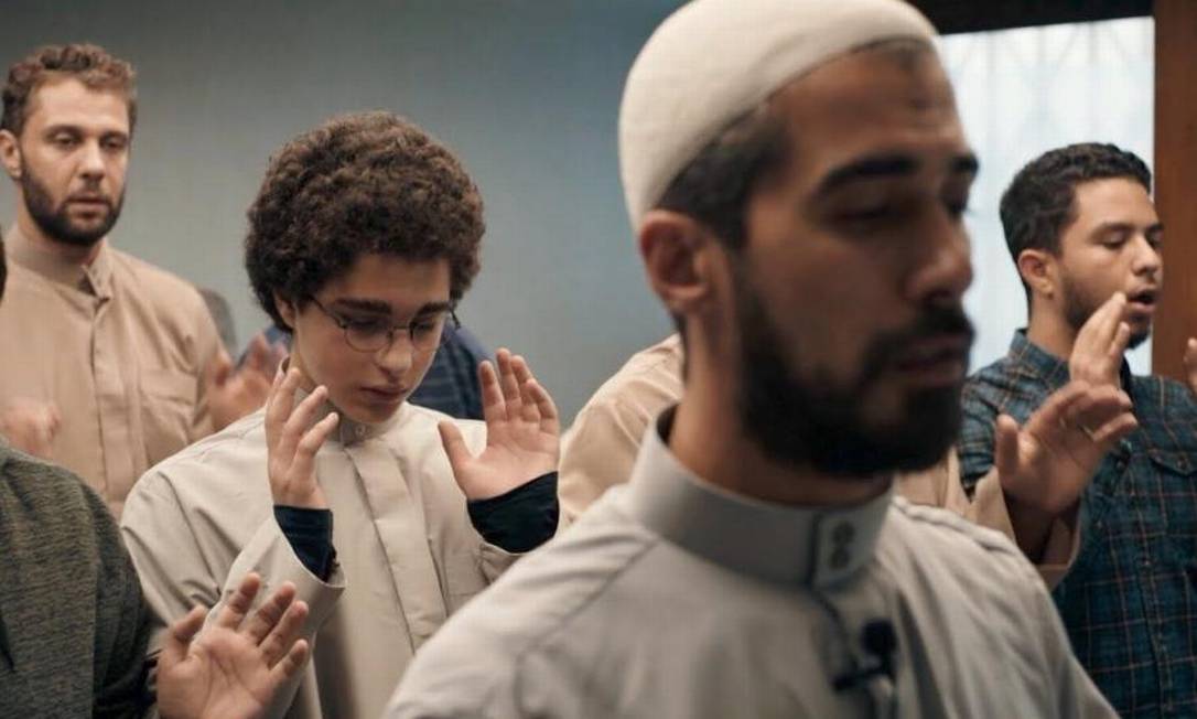 Idir Ben Addi e Othmane Moumen em cena do filme "O jovem Ahmed" Foto: Divulgação