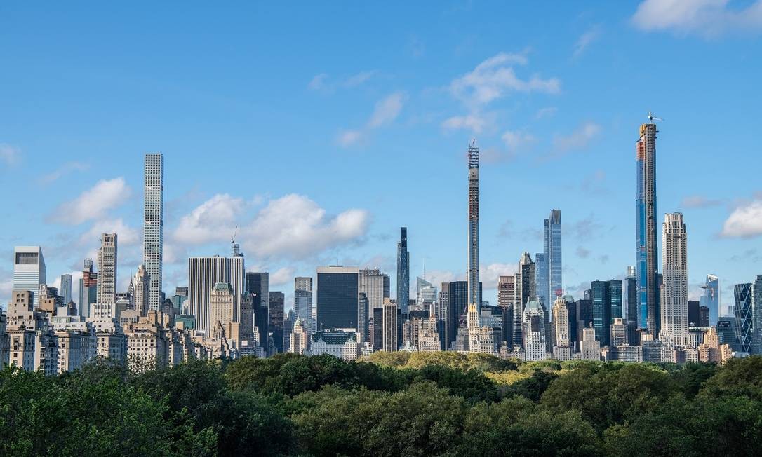 Prédios e Central Park: o skyline de Nova York visto do MET Foto: Julienne Schaer / Divulgação