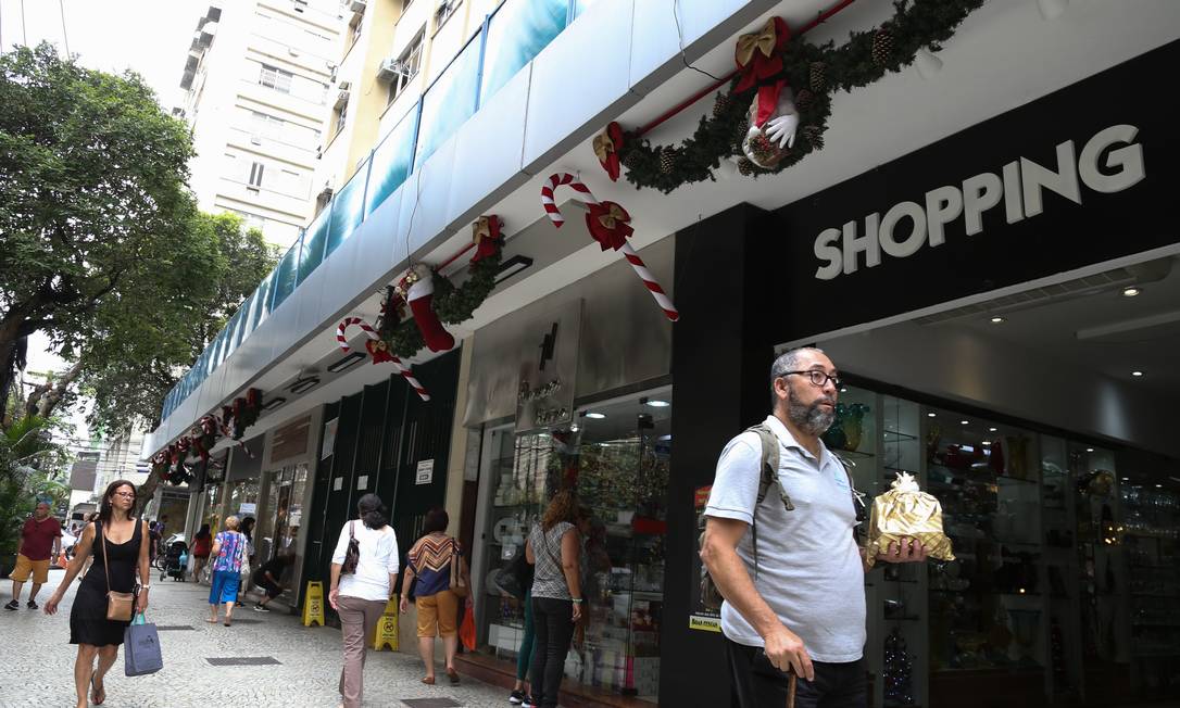 Vendas no comércio ampliado registraram alta de 1,7% no trimestre Foto: Pedro Teixeira / Agência O Globo