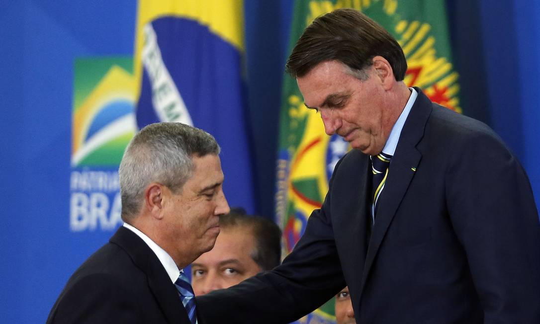 O presidente Jair Bolsonaro e o novo ministro da Casa Civil, general Walter Souza Braga Netto Foto: Jorge William / Agência O Globo
