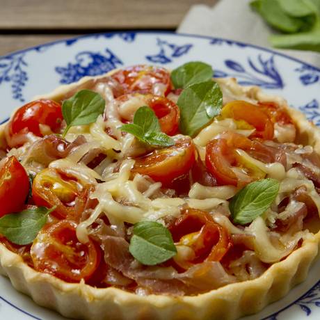 MP Tortas Boutique: quiche de búfala com tomatinhos e manjericão Foto: Divulgação/Fernando Frazão