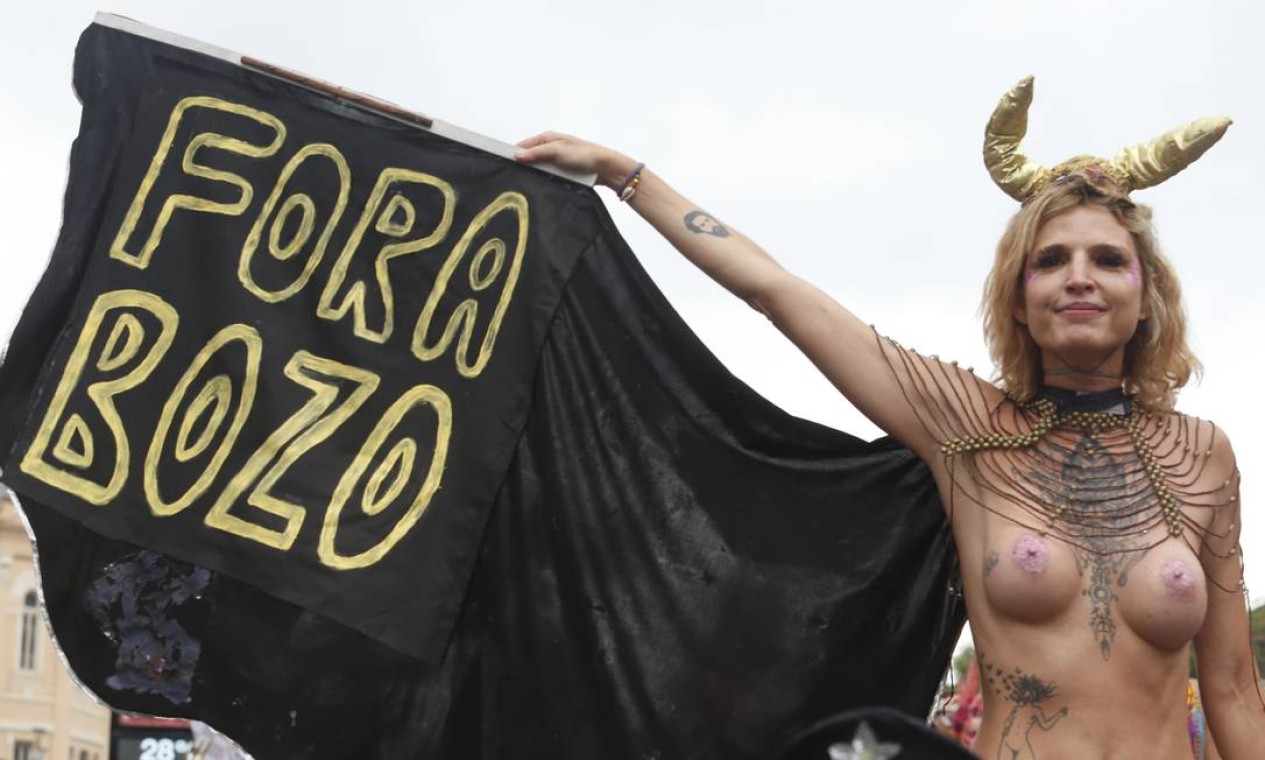 Foliã em desfile do Boi Tolo Foto: Fabiano Rocha / Agência O Globo - 23/02/20