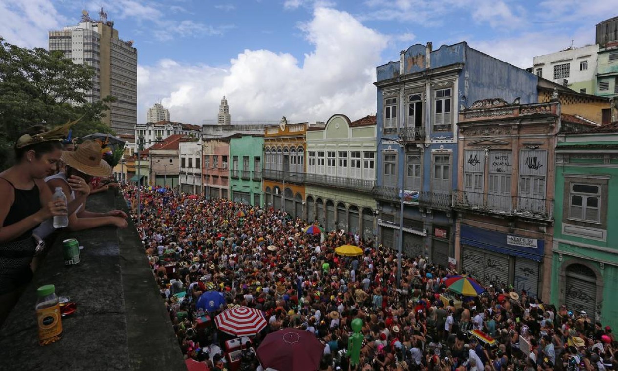Multidão cruzau a Zona Portuária do Rio atrás do Cordão do Boi Tolo Foto: Fabiano Rocha / Agência O Globo - - 23/02/20