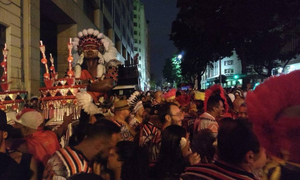 Cacique de Ramos faz seu 59º desfile homenageando Beth Carvalho