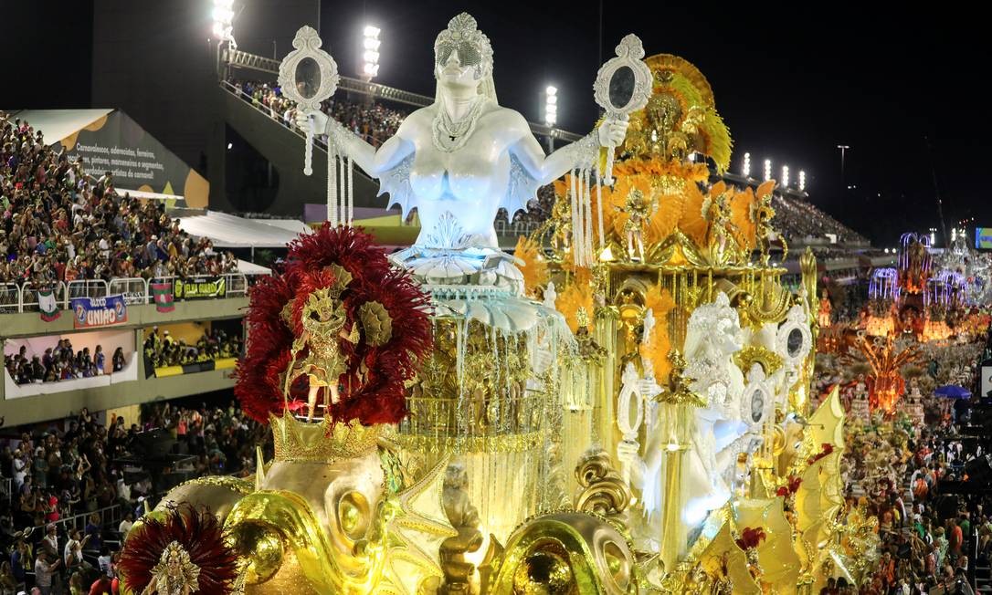 O enredo &#034;Viradouro de alma lavada&#034; da vermelho e branco fala do empoderamento feminino através das ganhadeiras de Itapoã, grupo de cantigas folclóricas criadas por lavadeiras escravas do século XIX Foto: PILAR OLIVARES / REUTERS