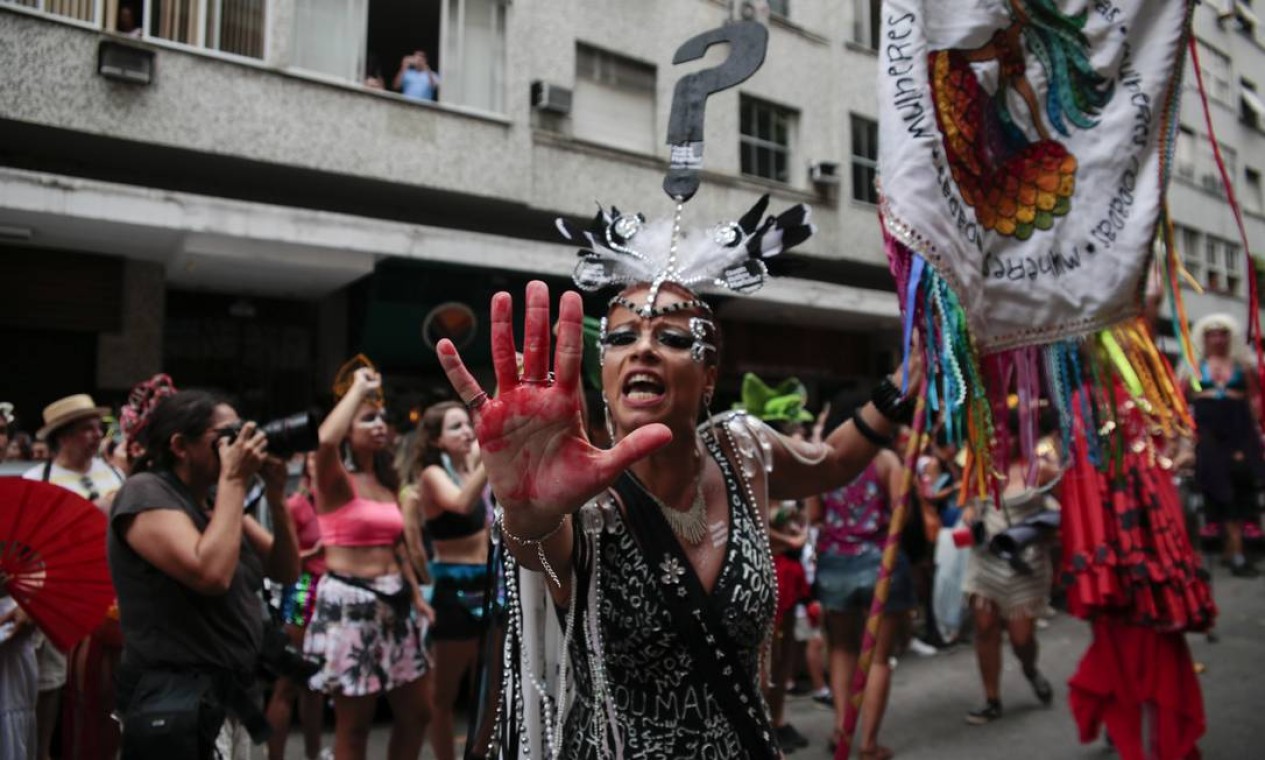 Performáticas, mulheres usaram o carnaval para protestar por direitos Foto: Maria Isabel Oliveira / Agência O Globo