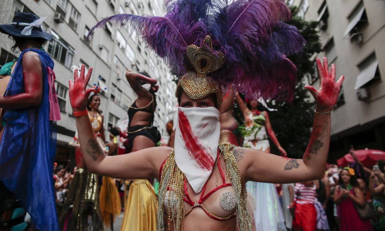Performáticas, mulheres usaram o carnaval para protestar por direitos Foto: Maria Isabel Oliveira / Agência O Globo