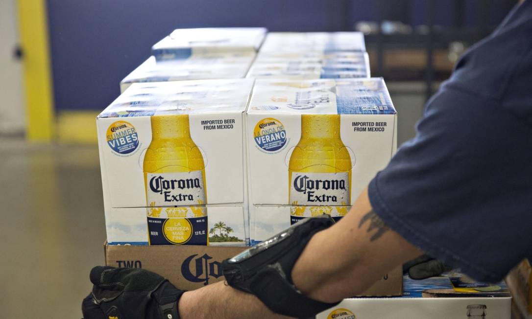 Pesquisas on-line sobre "vírus de cerveja corona" e "coronavírus de cerveja" mostram que a cerveja mexicana não conseguiu escapar da associação com o novo vírus Foto: Bloomberg