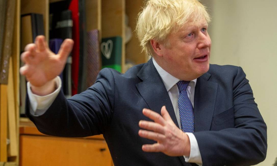 Boris Johnson faz visita à organização de caridade em Londres Foto: POOL / REUTERS
