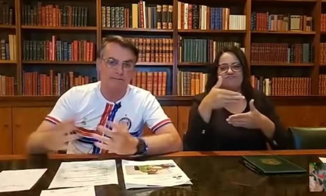 Bolsonaro diz ser de 2015 vídeo que cita facada de 2018