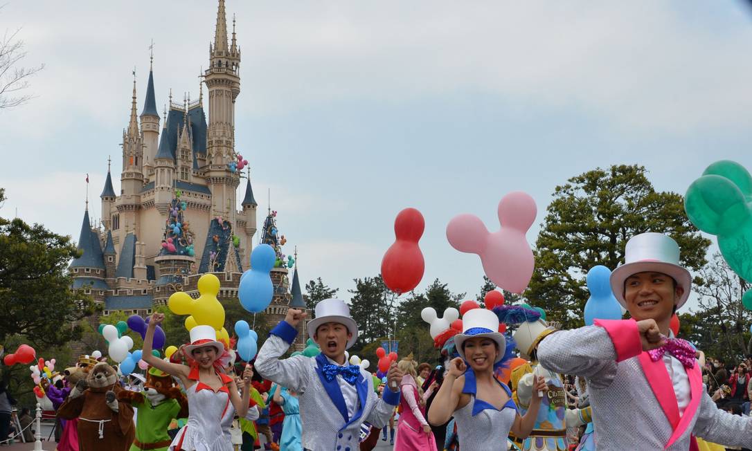 Depois dos parques de Xangai e Hong Kong, Disney anuncia fechamento de atrações na capital japonesa Foto: Yoshikazu Tsuno / AFP