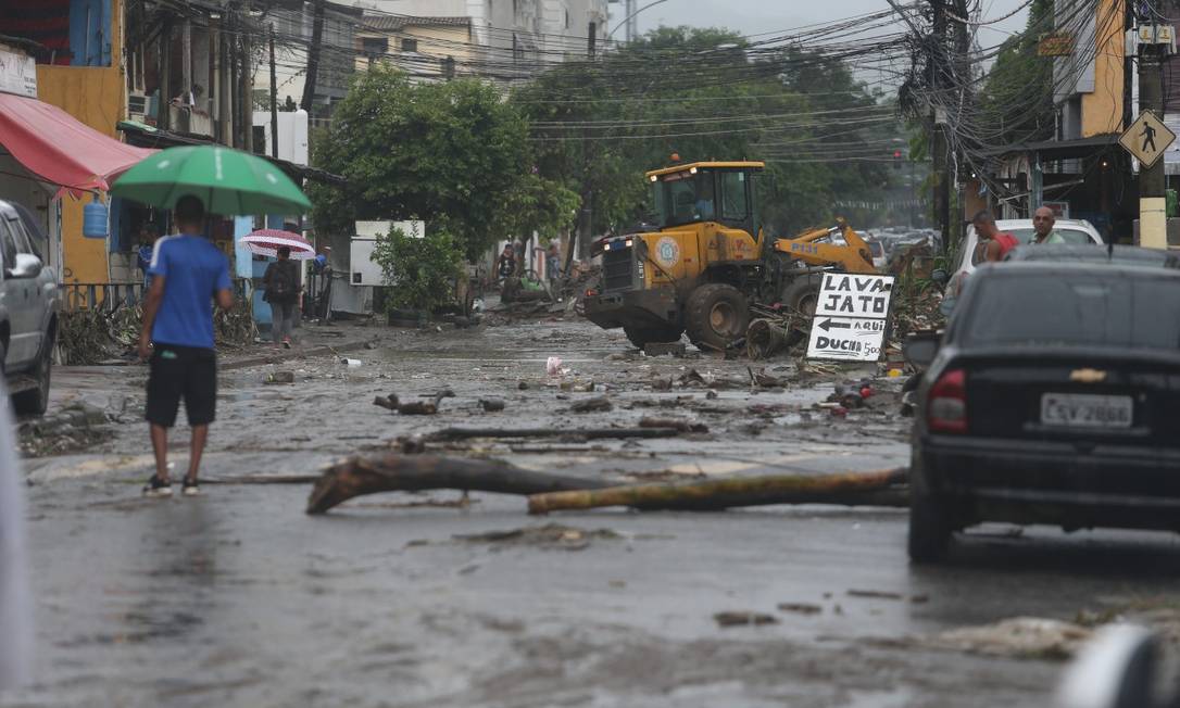 Chuvas fortes causam estragos para moradores no bairro da Taquara em Jacarepaguá Foto: Pedro Teixeira / Agência O Globo