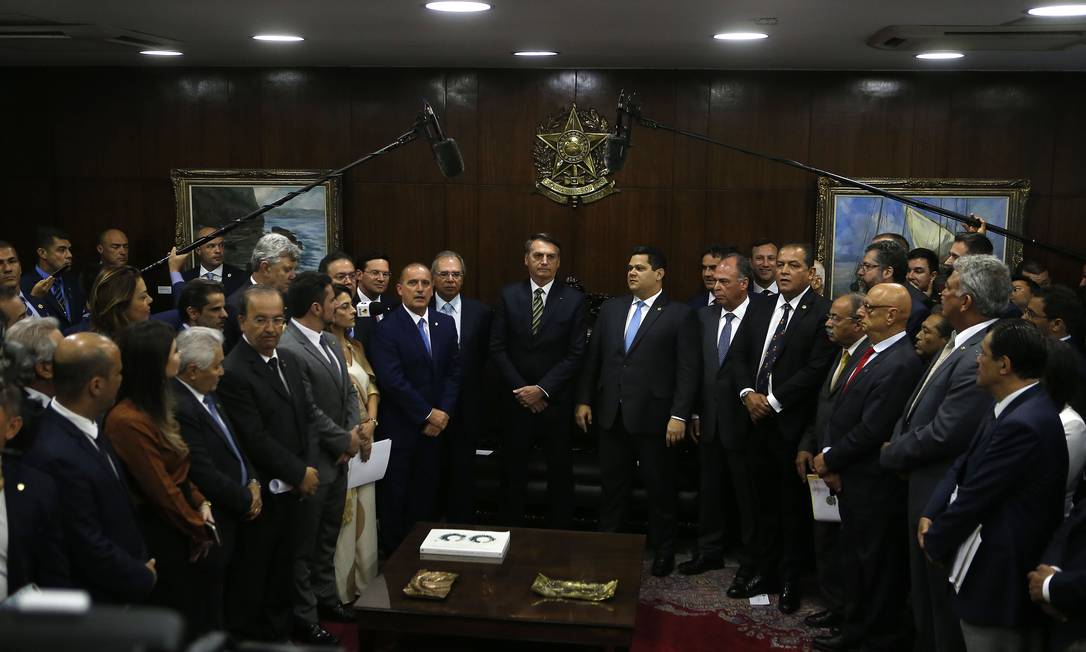 Bolsonaro e Alcolumbre em visita do presidente ao Senado Foto: Jorge William / Agência O Globo