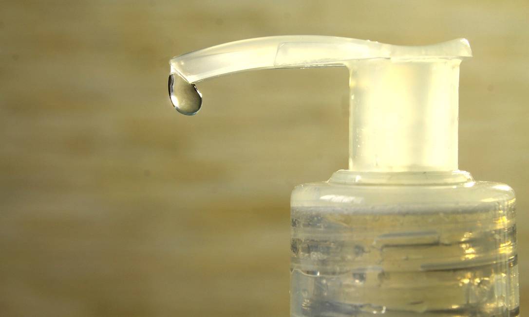 Álcool gel é indicado por especialistas para ajudar na higienização das mãos Foto: Pixabay