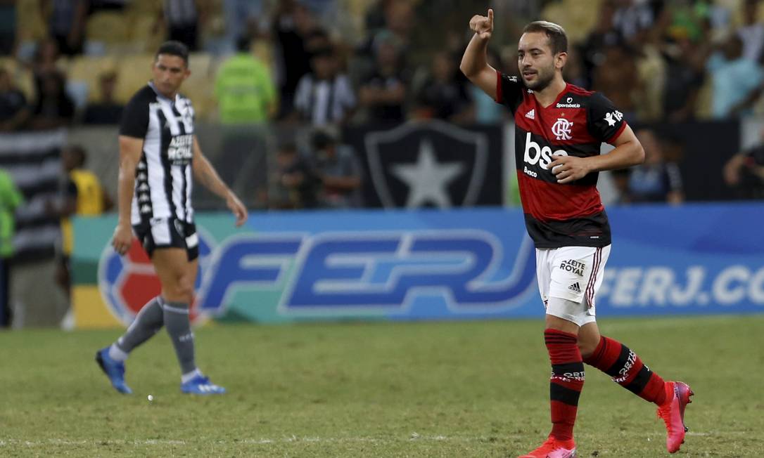 Flamengo nega propostas por Isla e planeja ter lateral até o fim do  contrato, Flamengo