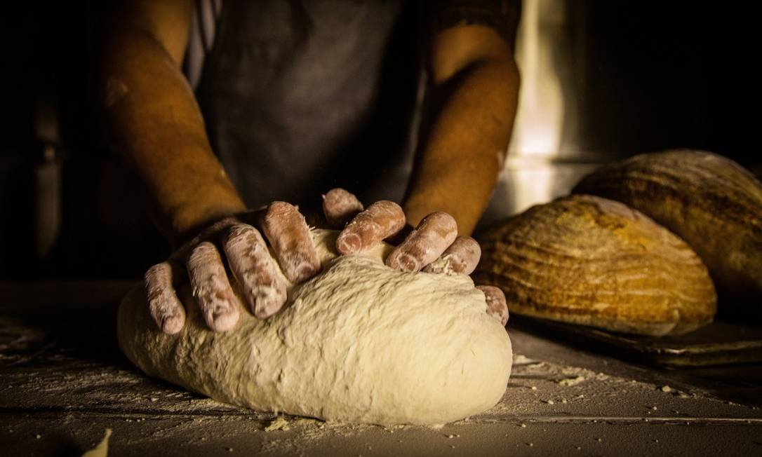 Processo de produção de pão de fermentação antural Foto: Bárbara Lopes