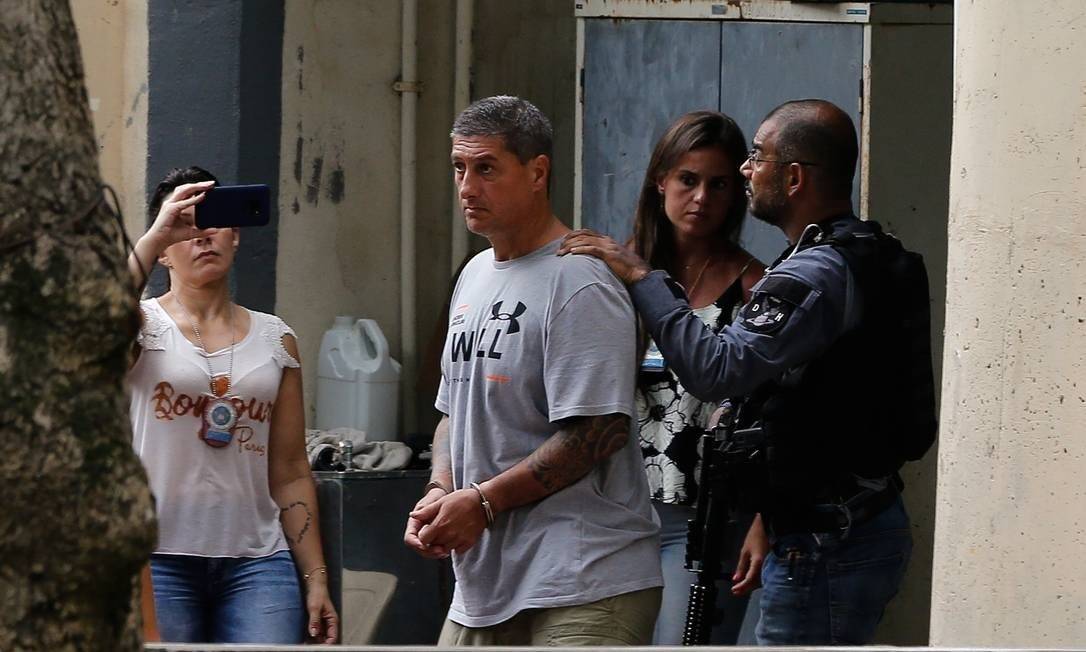 Ronnie Lessa foi preso no dia 12 de março de 2019. Dois dias depois, investigadores acreditam que armas tenham sido jogadas no mar, numa ação liderada pela esposa do PM reformado Foto: Agência O Globo