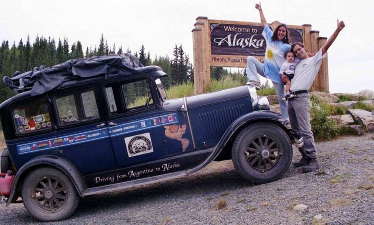 A chegada ao Alasca, em 2003, já com o primeiro filho. O carro ainda era 'curto' Foto: Álbum de família