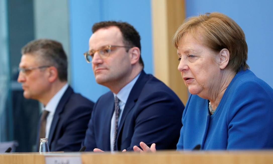 German Chancellor Angela Merkel, Health Minister Jens Spahn and a head of the Robert Koch Institute Lothar Wieler address a news conference on coronavirus in Berlin, Germany, March 11, 2020. REUTERS/Michele Tantussi Foto: MICHELE TANTUSSI / REUTERS