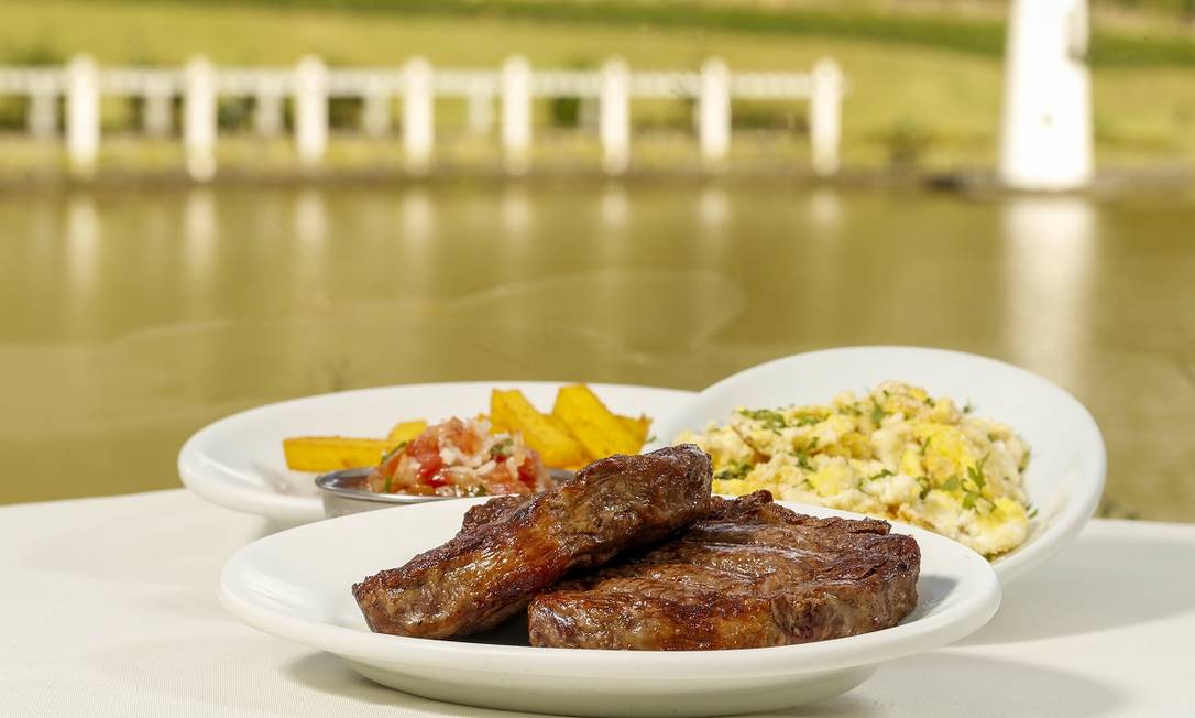 Bife ancho, um dos cortes nobres mais pedidos na churrascaria Lago Sul, em Petrópolis Foto: Marcelo de Jesus / Agência O Globo