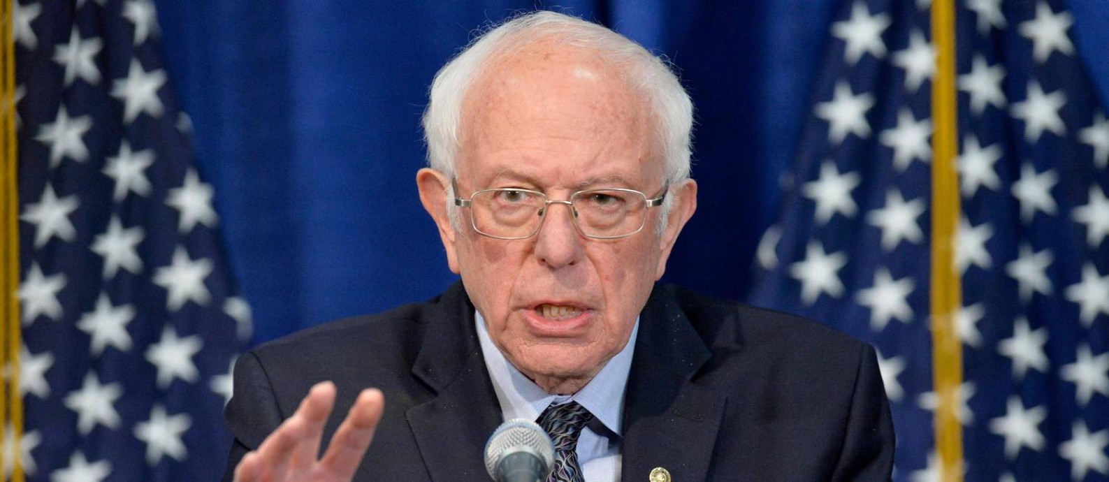 Pré-candidato democrata à Presidência dos EUA, o senador Bernie Sanders faz declaração à imprensa em Vermont Foto: JOSEPH PREZIOSO / AFP