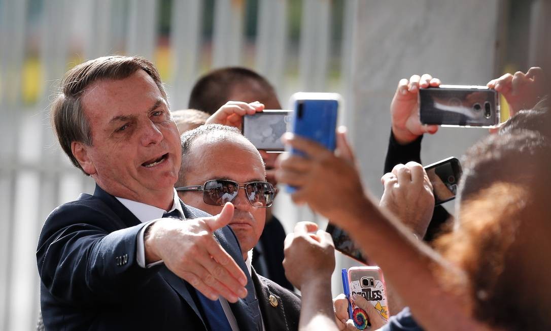 Bolsonaro volta a minimizar coronavírus: 'outras gripes mataram ...