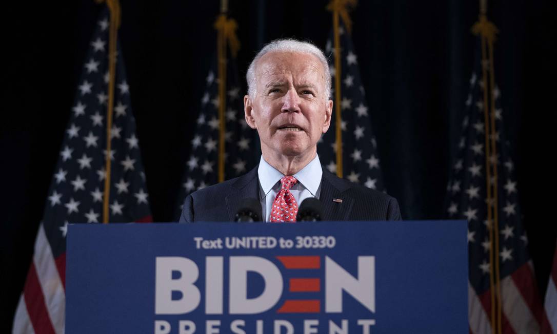 Ex-vice-presidente dos EUA, Joe Biden, apresenta plano para enfrentar o coronavírus em Delaware. Ele é o favorito para a indicação democrata à Presidência Foto: Drew Angerer / AFP