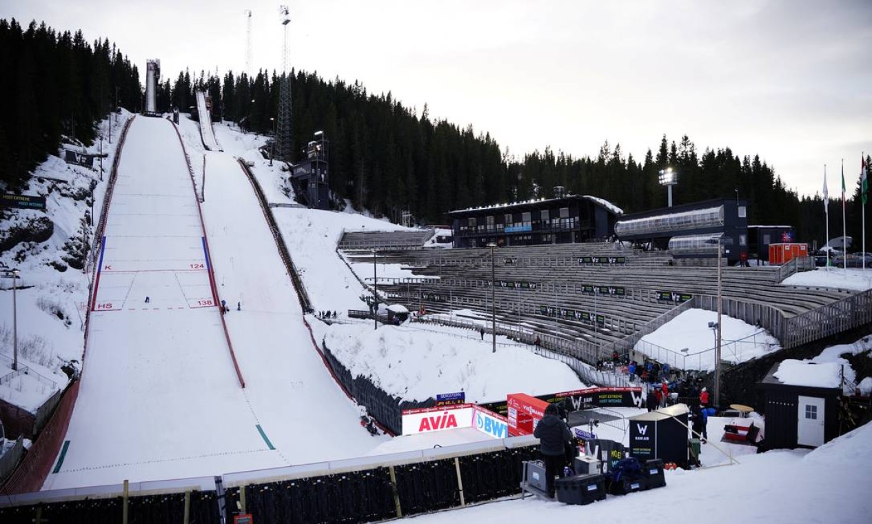 Copa do Mundo de Salto de Esqui em Trondheim, Noruega, com arquibancadas vazias Foto: NTB Scanpix / Reuters