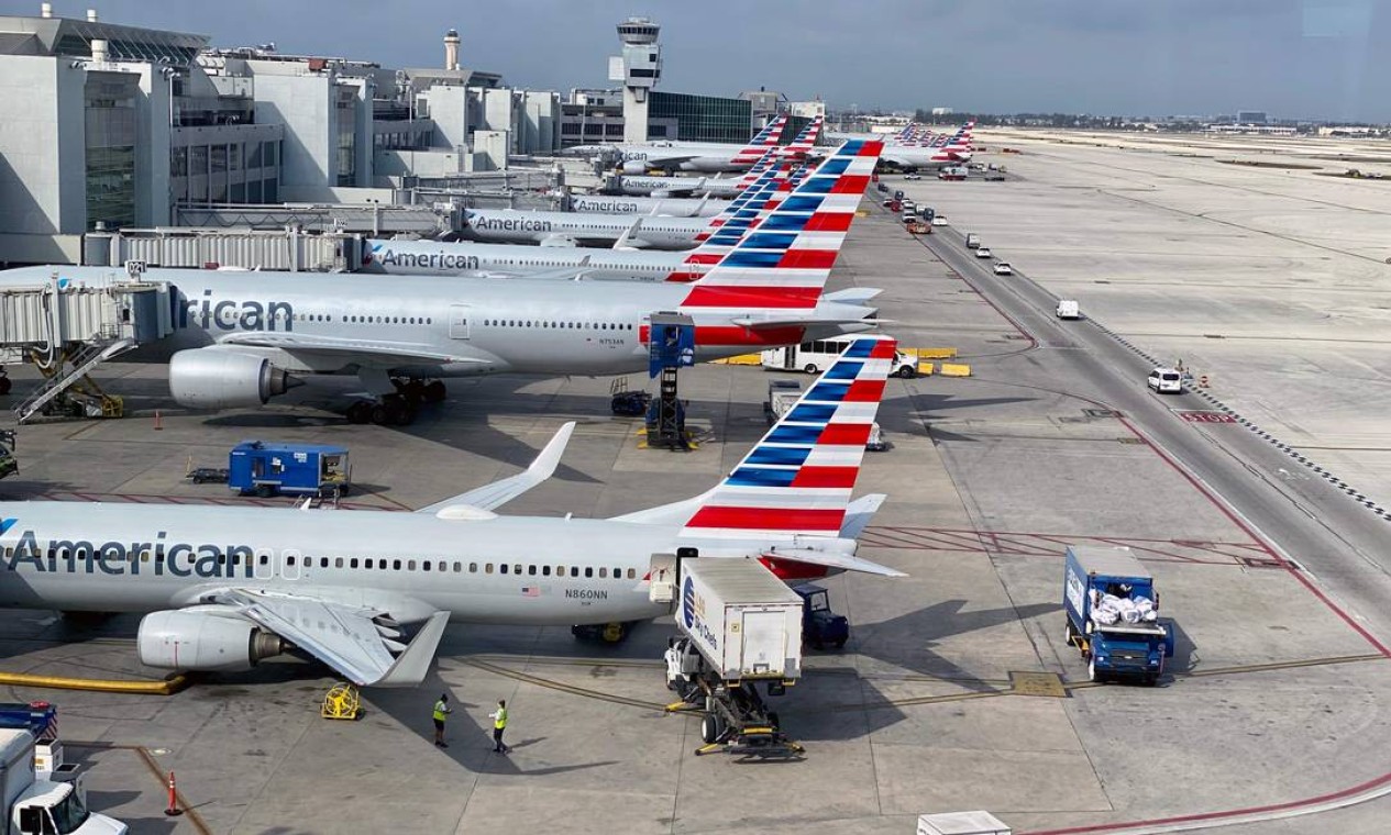 Coronavírus: American Airlines suspende todos os voos para o