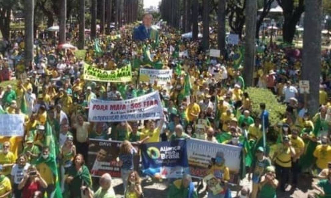 Bolsonaro Publica Foto De Protesto Com Faixa Fora Maia Jornal O Globo