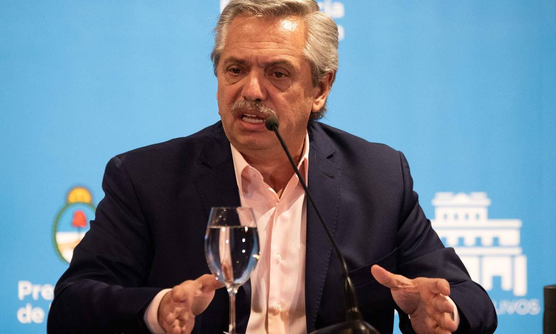 O presidente Alberto Fernández: recessão econômica do país será acirrada pelas restrições provocadas pelo coronavírus Foto: AFP