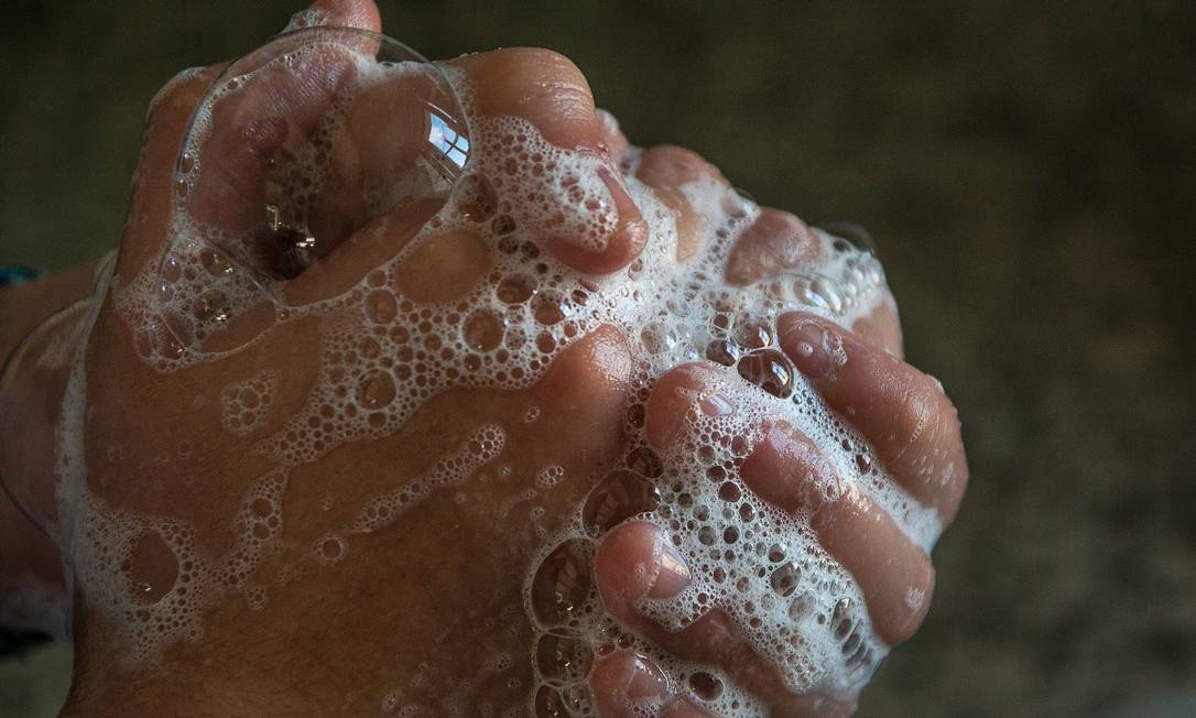 Higienizar bem as mãos é principal recomendação contra transmissão do coronavírus: medida está entre assuntos mais compartilhados no Twitter no Brasil Foto: Pixabay