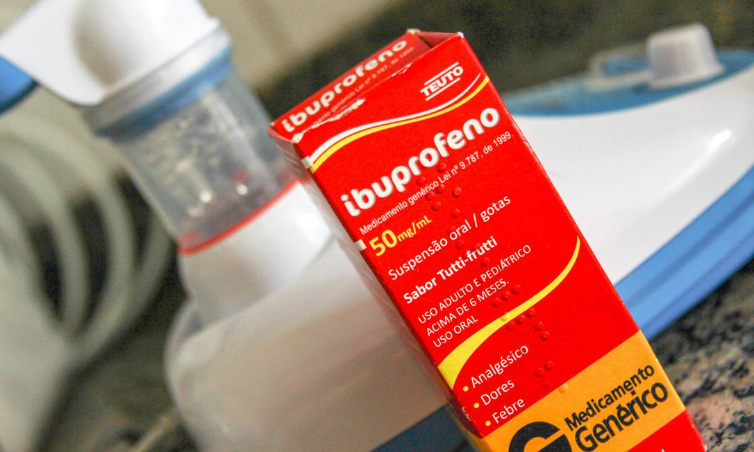 Caixa do medicamento ibuprofeno Foto: Fotoarena / Agência O Globo