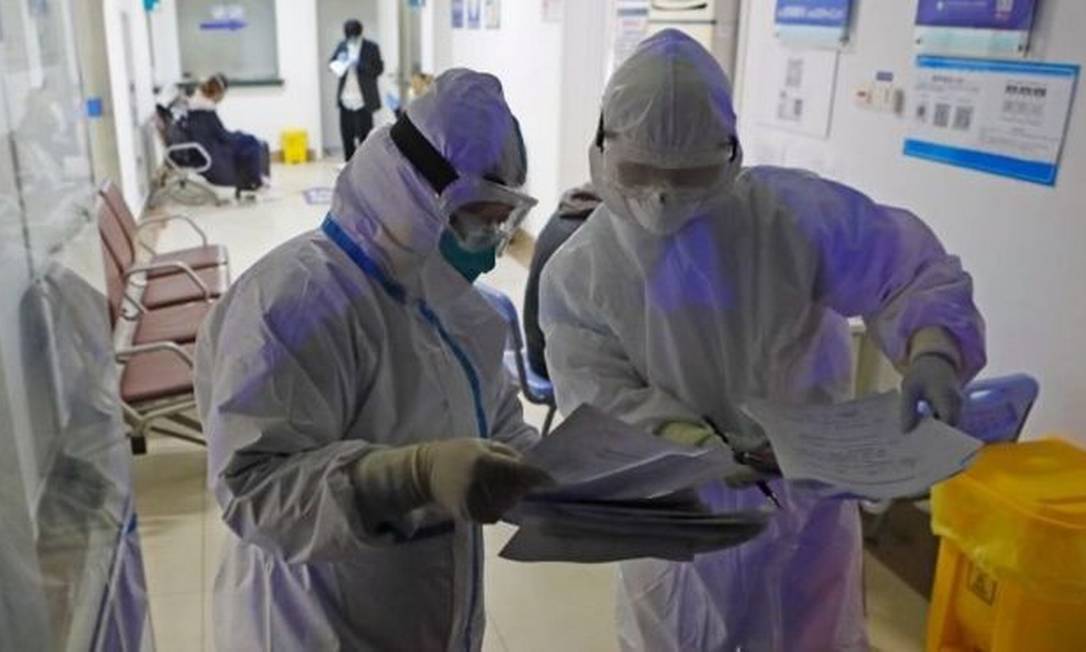 Pesquisadores de todo o mundo estão correndo contra o relógio — e o aumento de casos de infecção — para entender o novo coronavírus Foto: Getty Images