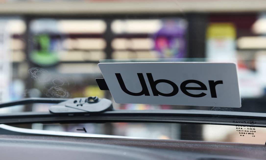 Epidemia provoca queda brusca na demanda pelo serviço de transporte da Uber Foto: CALLAGHAN O'HARE / REUTERS