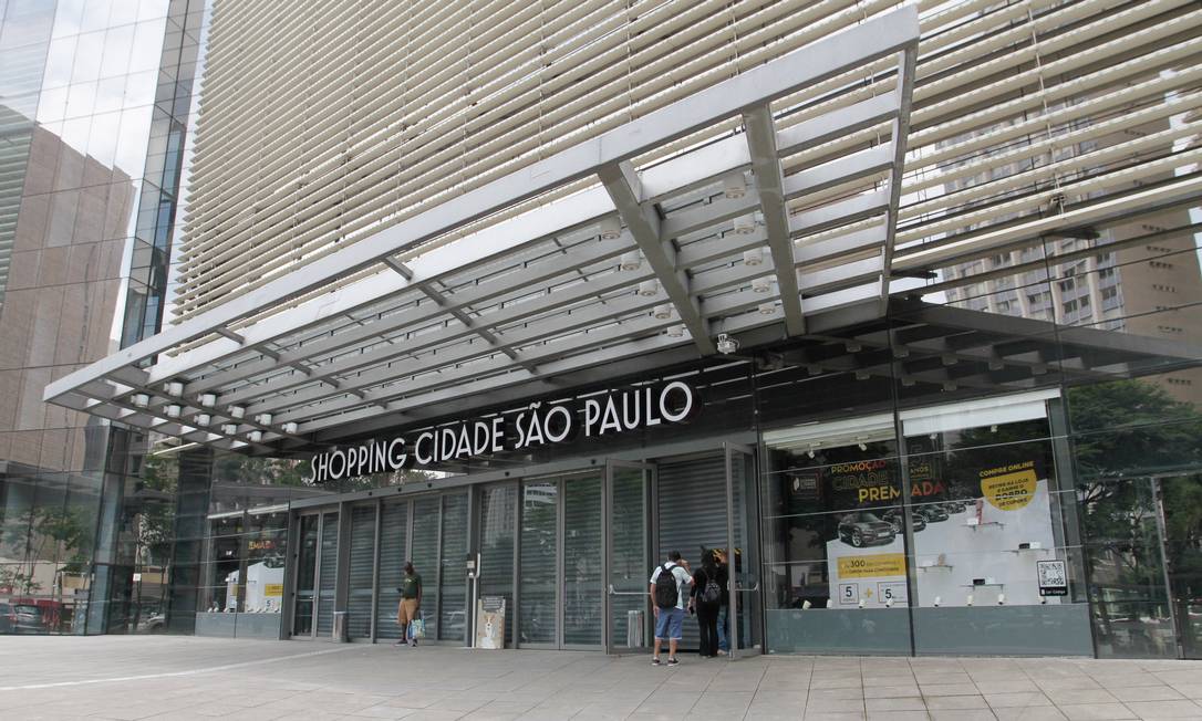 Com shoppings fechados, lojistas querem negociar pagamento de taxas e aluguéis Foto: Foto Rua / Agência O Globo