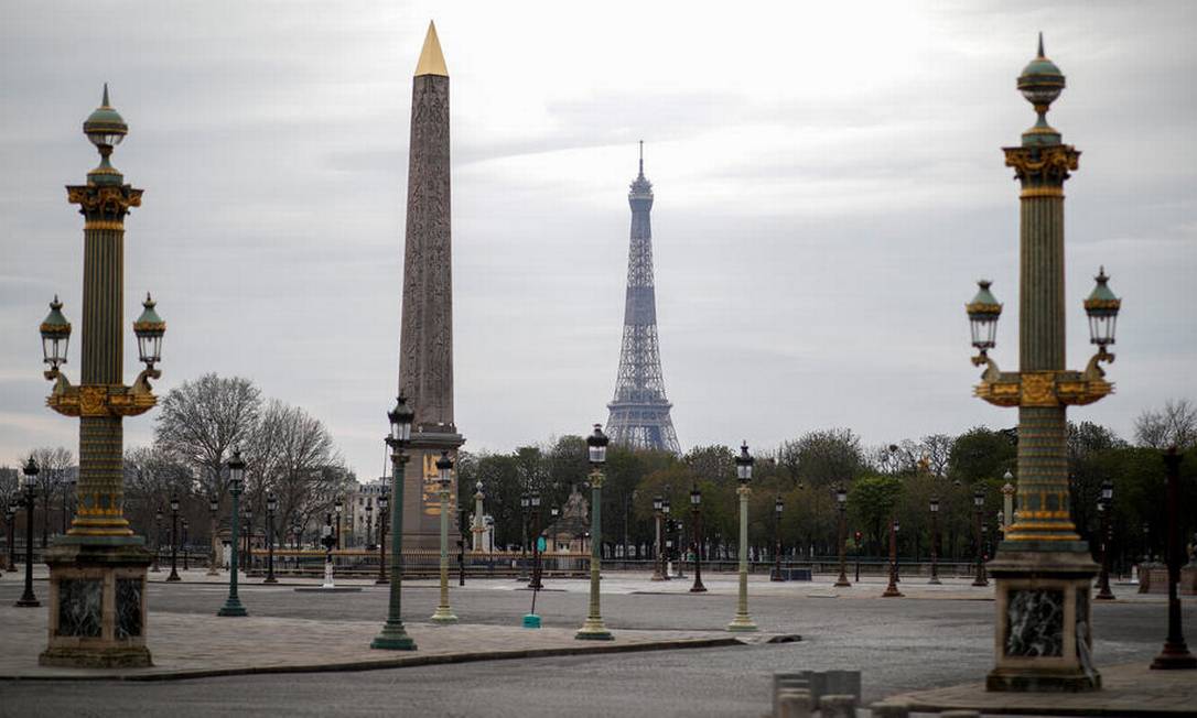 Praça da Concórdia em Paris, vazia, após ordem de confinamento nacional, qe começou em 17 de março Foto: Reuters