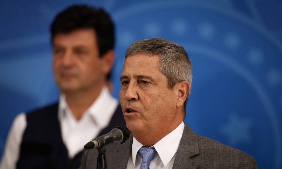 Ministro da Casa Civil, General Braga Netto, e o ministro da Saude Luiz Henrique Mandetta Foto: Pablo Jacob / Agência O Globo