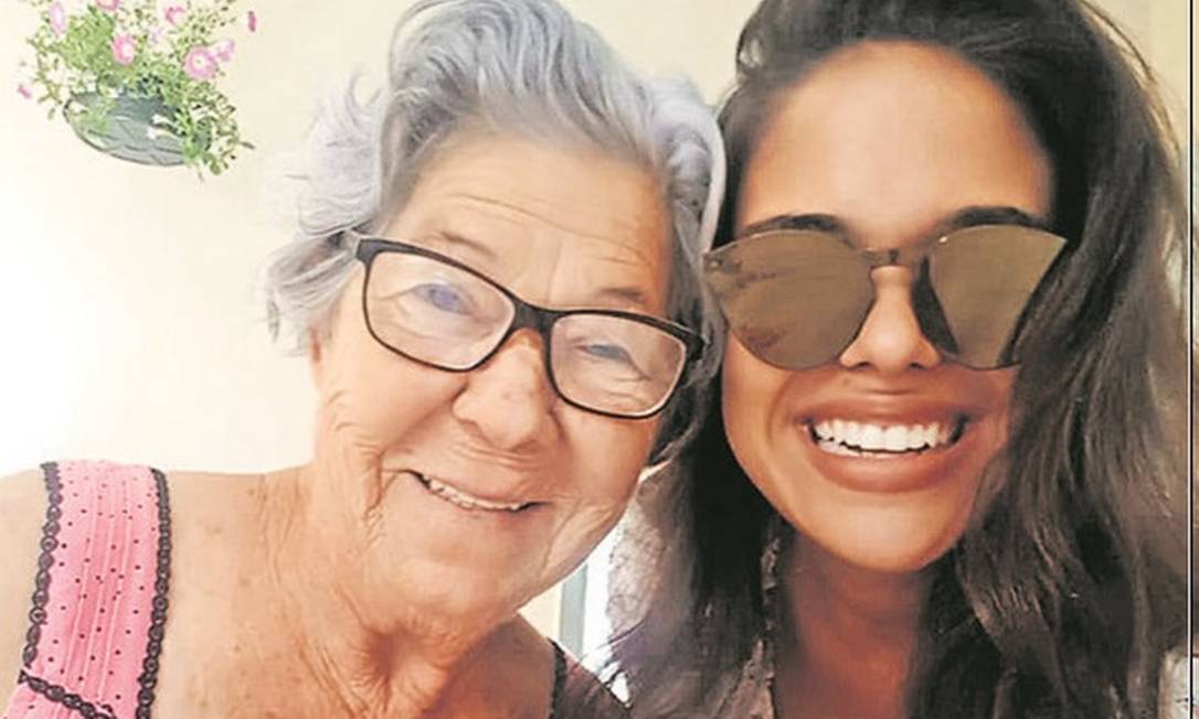 
Pamella Machado com a avó Ercília em encontro pré-quarentena
Foto:
/
Arquivo pessoal